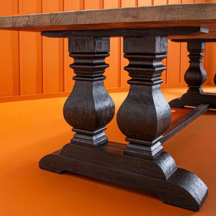 Table magistrale Pieds vieux bois