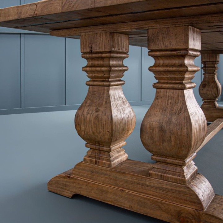 Table magistrale Pieds vieux bois